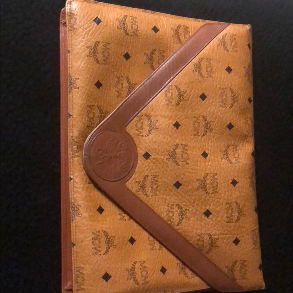 MCM envelope clutch